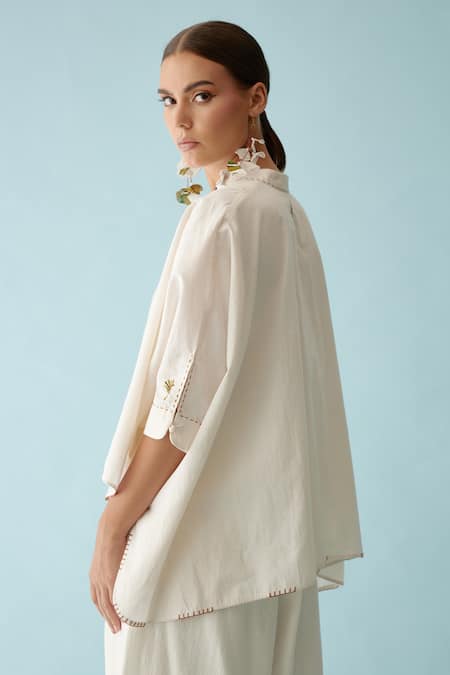 Buy_Nikasha_Cream Poplin Applique Collared Banana High Low Top 