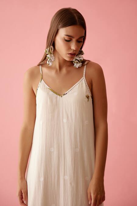Buy_Nikasha_Cream Handloom Cotton Embroidery V-neck Handwoven Jamdani Slip Dress _Online_at_Aza_Fashions