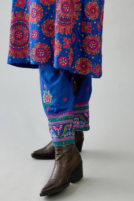 Kora Blue Silk Sequins, Embroidery Split V-neck A-line Kurta Set Online at Aza Fashions Kora_Blue Silk Sequins, Embroidery Split V-neck A-line Kurta Set _Online_at_Aza_Fashions