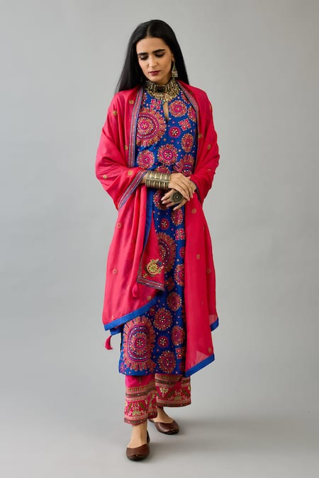Buy_Kora_Blue Silk Sequins, Embroidery Split V-neck Thread Straight Kurta Set 