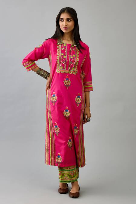 Kora_Fuchsia Silk Embroidery, Sequins Round Neck Straight Kurta Set _Online_at_Aza_Fashions
