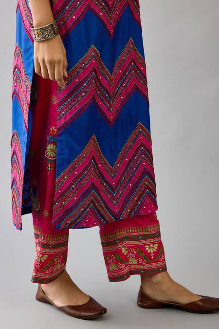 Buy Kora Blue Silk Mirrors, Embroidery Split V-neck Chevron Kurta Pant Set Online at Aza Fashions Buy_Kora_Blue Silk Mirrors, Embroidery Split V-neck Chevron Kurta Pant Set _Online_at_Aza_Fashions