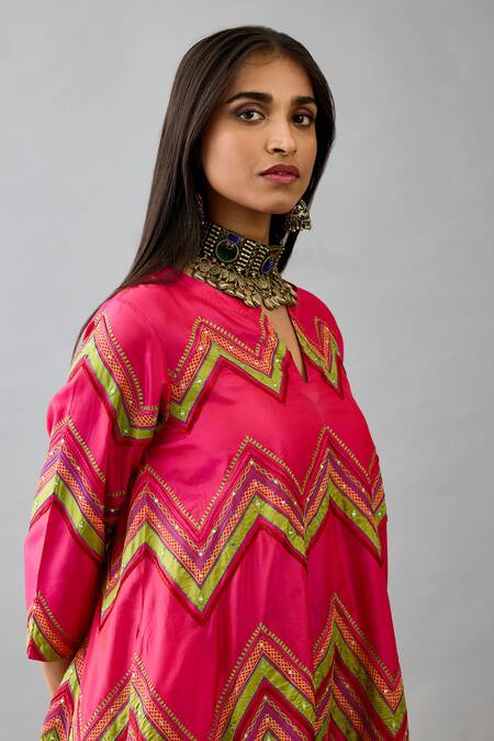 Buy_Kora_Fuchsia Silk Embroidery, Mirrors Split V-neck Chevron Kurta Pant Set _Online_at_Aza_Fashions