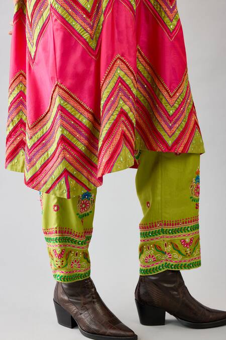 Shop_Kora_Fuchsia Silk Embroidery, Mirrors Split V-neck Chevron Kurta Pant Set _Online_at_Aza_Fashions