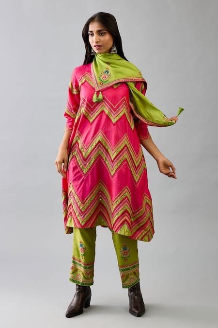 Kora_Fuchsia Silk Embroidery, Mirrors Split V-neck Chevron Kurta Pant Set _at_Aza_Fashions