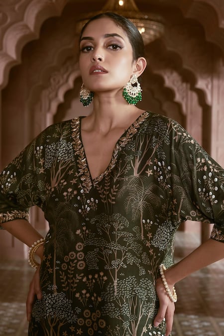 Buy Megha Pitti Emerald Green Embroidery V-neck Flower Print Kurta And Pant Set Online at Aza Fashions Buy_Megha Pitti_Emerald Green Embroidery V-neck Flower Print Kurta And Pant Set _Online_at_Aza_Fashions