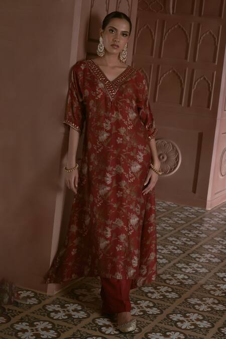Megha Pitti Maroon Silk Embroidery V-neck Flower Print Kurta With Pant Online at Aza Fashions Megha Pitti_Maroon Silk Embroidery V-neck Flower Print Kurta With Pant _Online_at_Aza_Fashions