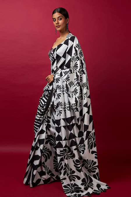 Buy_Vedika M_Multi Color Silk Sequins Sweetheart Neck Abstract Print Pre-stitched Saree _Online_at_Aza_Fashions