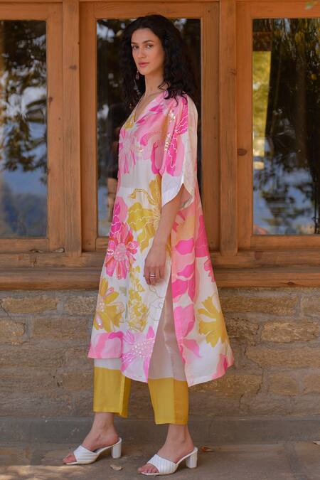 Archana Shah_Pink Silk Sequins V-neck Wild Rose Floral Print Tunic And Pant Set _Online_at_Aza_Fashions