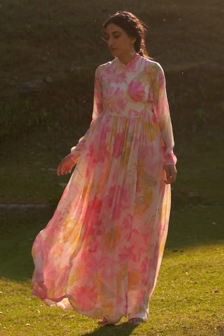 Archana Shah White Bemberg Crepe Embroidered Sequin V Neck Chamomile Wrap Dress 