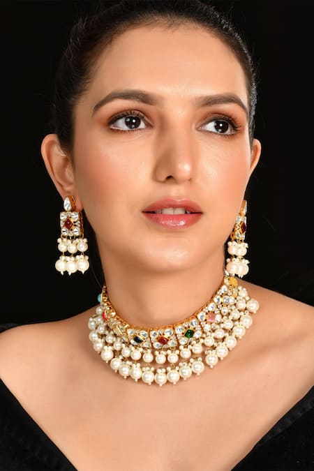 Ishhaara White Kundan Embellished Choker Necklace Set 