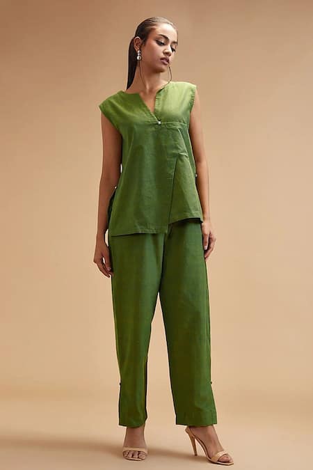 Theroverjournal Green Handloom Cotton Plain Notched Neck Sleeveless Top With Pant