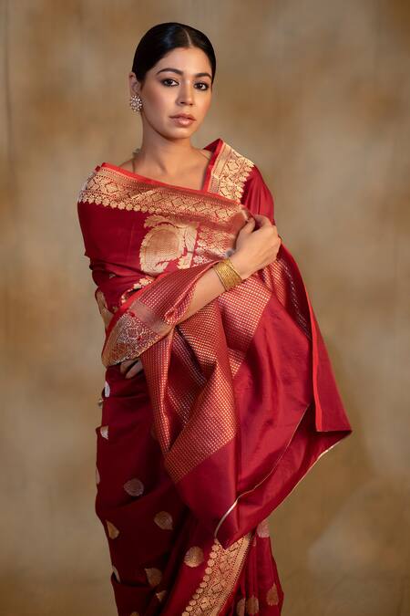 Priyanka Raajiv_Maroon Silk Embroidery Arshiya Floral Pattern Saree With Unstitched Blouse_at_Aza_Fashions