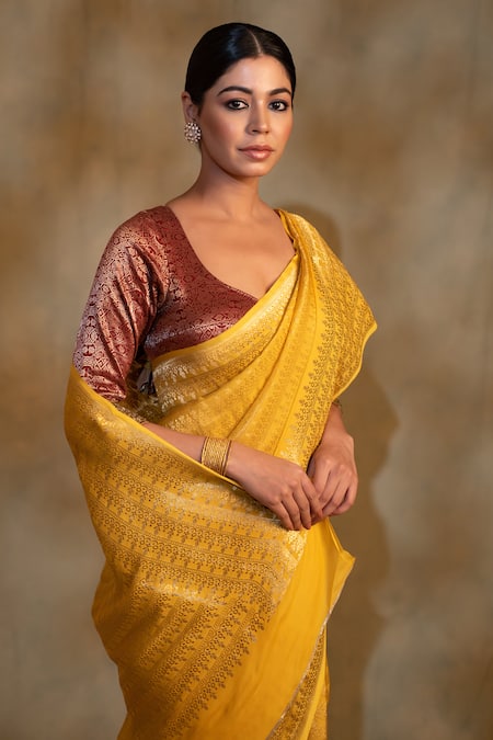 Priyanka Raajiv Yellow Silk, Gudi Pattidaar Pattern Banarasi Saree With Unstitched Blouse at Aza Fashions Priyanka Raajiv_Yellow Silk, Gudi Pattidaar Pattern Banarasi Saree With Unstitched Blouse _at_Aza_Fashions