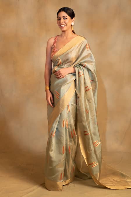 Priyanka Raajiv Green Silk, Kuu Foliage Motif Pattern Saree With Unstitched Blouse Piece Online at Aza Fashions Priyanka Raajiv_Green Silk, Kuu Foliage Motif Pattern Saree With Unstitched Blouse Piece _Online_at_Aza_Fashions