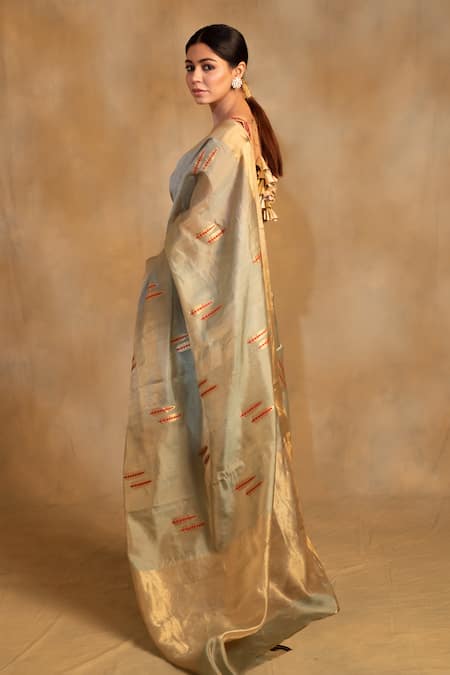 Shop Priyanka Raajiv Green Silk, Kuu Foliage Motif Pattern Saree With Unstitched Blouse Piece Online at Aza Fashions Shop_Priyanka Raajiv_Green Silk, Kuu Foliage Motif Pattern Saree With Unstitched Blouse Piece _Online_at_Aza_Fashions