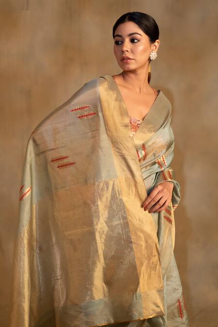 Priyanka Raajiv Green Silk, Kuu Foliage Motif Pattern Saree With Unstitched Blouse Piece at Aza Fashions Priyanka Raajiv_Green Silk, Kuu Foliage Motif Pattern Saree With Unstitched Blouse Piece _at_Aza_Fashions