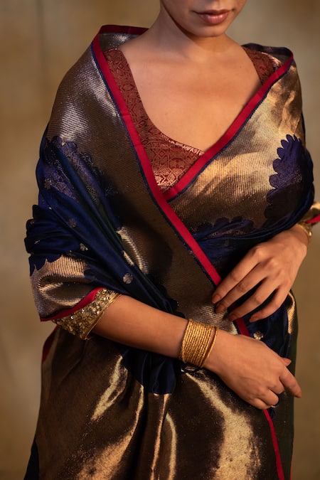 Priyanka Raajiv_Blue Silk, Sora Reverse Scallop Border Saree With Unstitched Blouse Piece _at_Aza_Fashions
