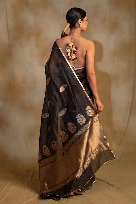 Priyanka Raajiv Tritiya Paisley Buti Saree With Unstitched Blouse Piece 