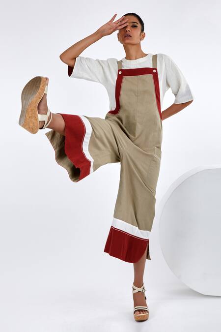 Buy Madder Much Grey Handloom Cotton Square , Round O Hara Toasted Jumper And Top Set Online at Aza Fashions Buy_Madder Much_Grey Handloom Cotton Square , Round O Hara Toasted Jumper And Top Set _Online_at_Aza_Fashions