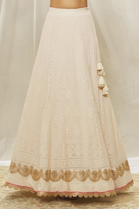 Alaya Advani Off White Georgette Embroidery, Gota Patti V-neck Chikankari Lehenga Set at Aza Fashions Alaya Advani_Off White Georgette Embroidery, Gota Patti V-neck Chikankari Lehenga Set_at_Aza_Fashions