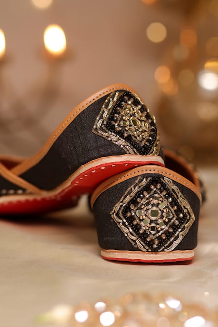 House Of Vian_Black Eshel Cutdana Embroidered Juttis _Online_at_Aza_Fashions