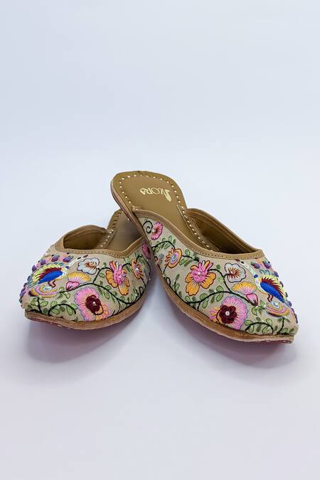 Azora_Beige Thread And Pearl Embroidered Gulmohar Juttis _Online_at_Aza_Fashions
