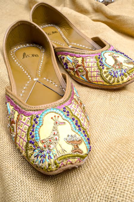 Azora_Yellow Thread Pinjara Mor Embroidered Juttis _at_Aza_Fashions