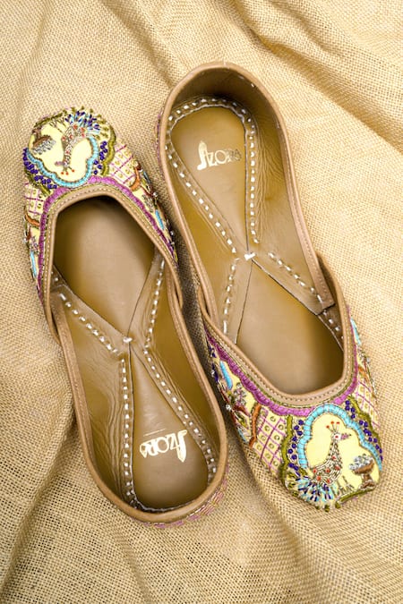 Shop_Azora_Yellow Thread Pinjara Mor Embroidered Juttis 