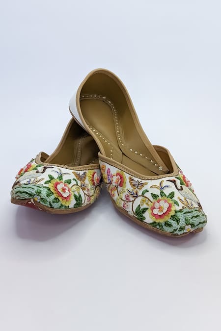 Azora Nazarah Thread Work Juttis 