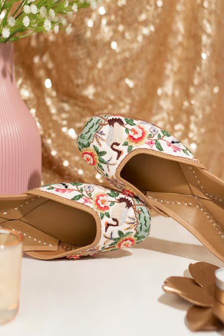 Azora_White Thread Nazarah Work Juttis _Online_at_Aza_Fashions