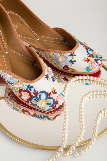 Azora Florence Embroidered Juttis 