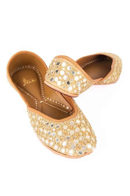 Azora Sheesh Embroidered Juttis 