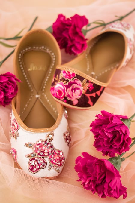 Azora Gulabo Embroidered Juttis 