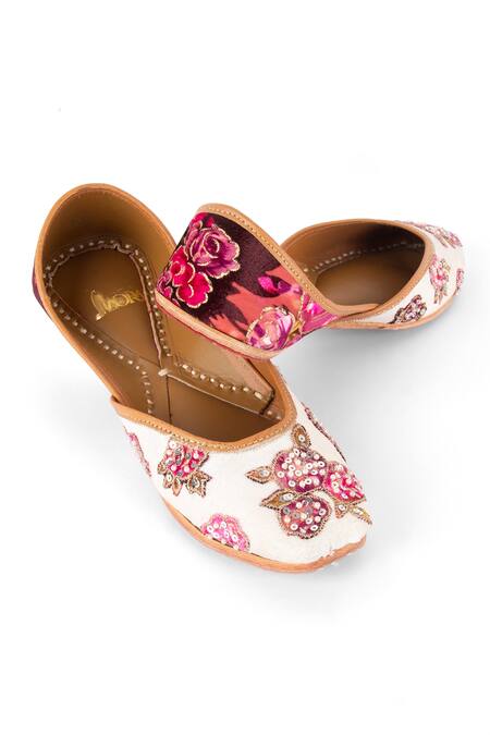 Azora Gulabo Embroidered Juttis 