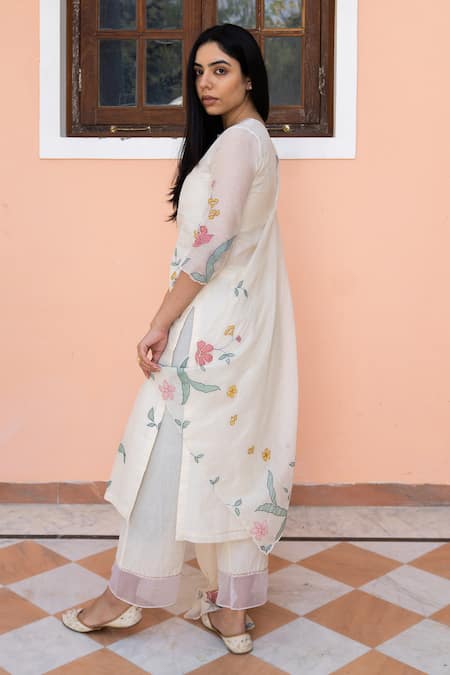 Vaayu Floral Applique Kurta Pant Set 
