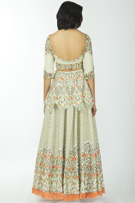 Shop Neha Mehta Couture White Lucknowi Sweetheart Neck Bridal Lehenga Set at Aza Fashions Shop_Neha Mehta Couture_White Lucknowi Sweetheart Neck Bridal Lehenga Set _at_Aza_Fashions