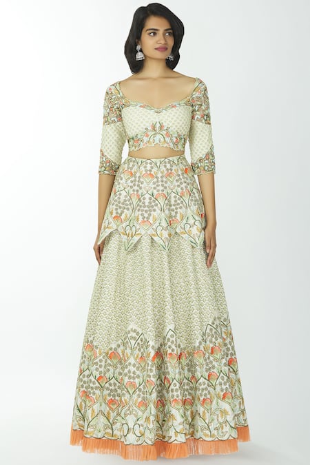 Shop Neha Mehta Couture White Lucknowi Sweetheart Neck Bridal Lehenga Set Online at Aza Fashions Shop_Neha Mehta Couture_White Lucknowi Sweetheart Neck Bridal Lehenga Set _Online_at_Aza_Fashions