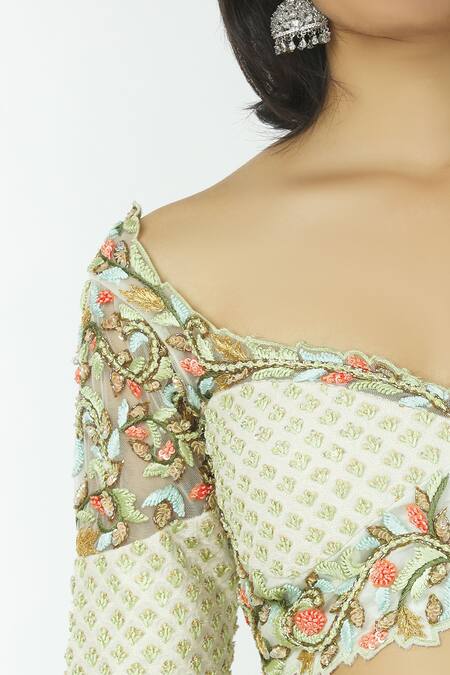 Neha Mehta Couture White Lucknowi Sweetheart Neck Bridal Lehenga Set at Aza Fashions Neha Mehta Couture_White Lucknowi Sweetheart Neck Bridal Lehenga Set _at_Aza_Fashions