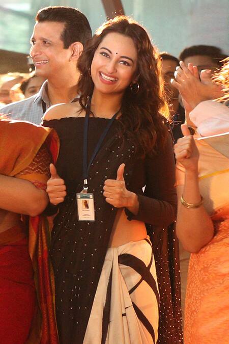 Studio Medium_Black Handwoven Mulberry Silk Bandhani Saree_Online_at_Aza_Fashions