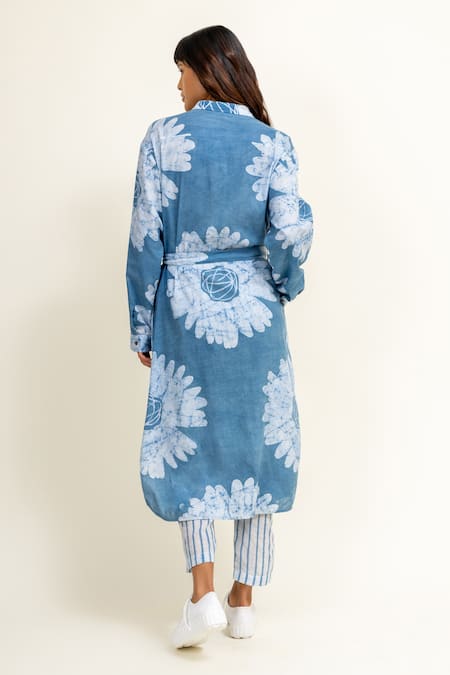 Shop Doodlage Blue Upcycled Cotton Print Floral Collared Neck Batik Tunic With Belt at Aza Fashions Shop_Doodlage_Blue Upcycled Cotton Print Floral Collared Neck Batik Tunic With Belt _at_Aza_Fashions