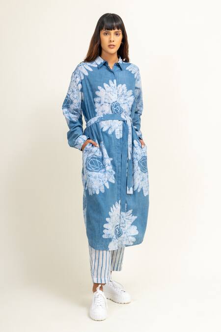 Doodlage Blue Upcycled Cotton Print Floral Collared Neck Batik Tunic With Belt Online at Aza Fashions Doodlage_Blue Upcycled Cotton Print Floral Collared Neck Batik Tunic With Belt _Online_at_Aza_Fashions