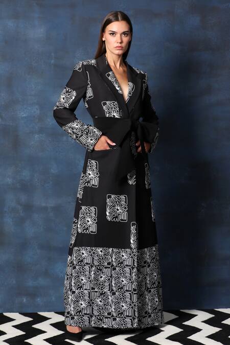 Buy Swatee Singh Black Crepe Applique Collared Long Overcoat Jacket Online at Aza Fashions Buy_Swatee Singh_Black Crepe Applique Collared Long Overcoat Jacket _Online_at_Aza_Fashions