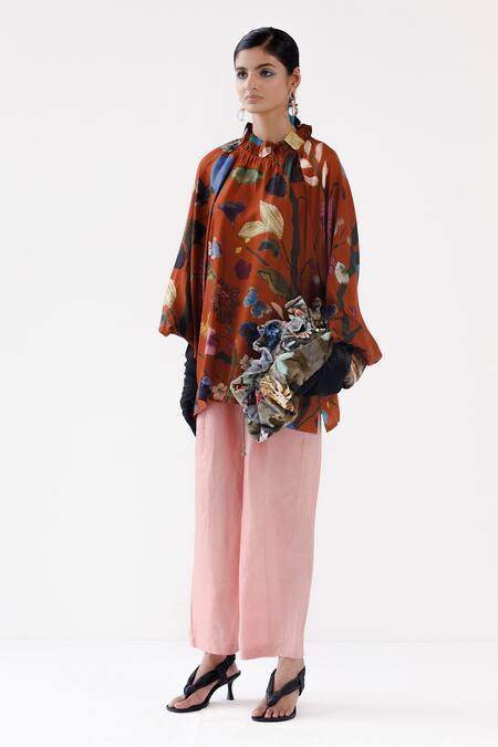 Buy Yavi Orange Silk Round Neck Ava Bloom Garden Print Top Online at Aza Fashions Buy_Yavi_Orange Silk Round Neck Ava Bloom Garden Print Top _Online_at_Aza_Fashions