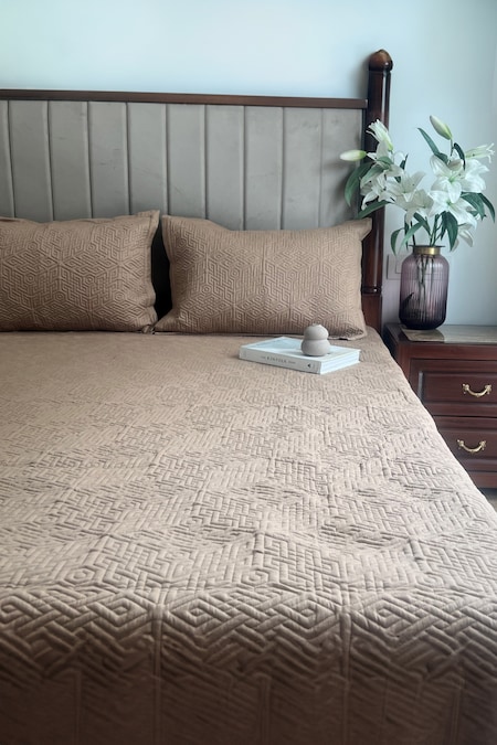 Sadyaska Beige 100% Cotton Gallant Quilted Reversible Bedspread Set