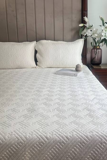 Sadyaska Ivory 100% Cotton Triumph Quilted Reversible Bedspread Set