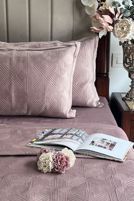 Shop Sadyaska Pink Fabric Velvet, Filling 100% Polyester Geometric Quilted Bedspread Set at Aza Fashions Shop_Sadyaska_Pink Fabric Velvet, Filling 100% Polyester Geometric Quilted Bedspread Set_at_Aza_Fashions