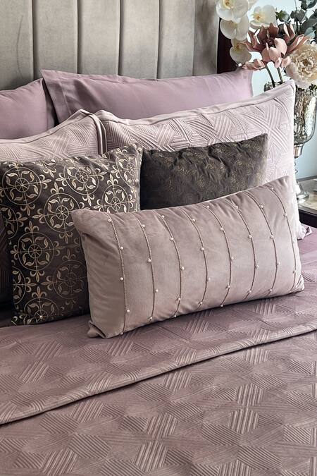 Buy Sadyaska Pink Fabric Velvet, Filling 100% Polyester Geometric Quilted Bedspread Set Online at Aza Fashions Buy_Sadyaska_Pink Fabric Velvet, Filling 100% Polyester Geometric Quilted Bedspread Set_Online_at_Aza_Fashions