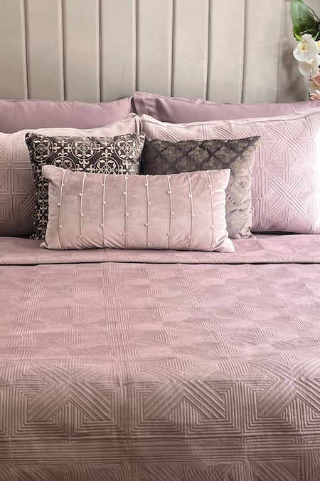Shop Sadyaska Pink Fabric Velvet, Filling 100% Polyester Geometric Quilted Bedspread Set Online at Aza Fashions Shop_Sadyaska_Pink Fabric Velvet, Filling 100% Polyester Geometric Quilted Bedspread Set_Online_at_Aza_Fashions