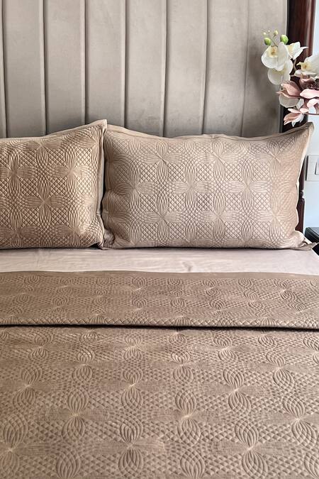 Buy_Sadyaska_Gold Fabric Velvet, Filling 100% Polyester Geometric Quilted Bedspread Set_Online_at_Aza_Fashions